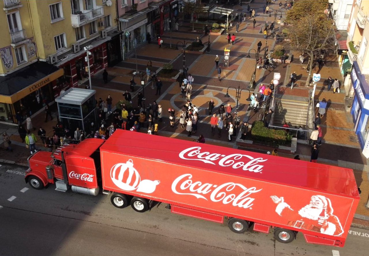 Coca-Cola_Christmas_Truck_Announcement_01