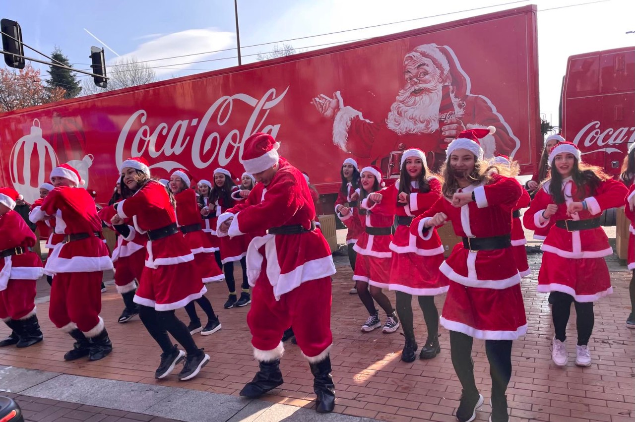 Coca-Cola_Christmas_Truck_Announcement_02