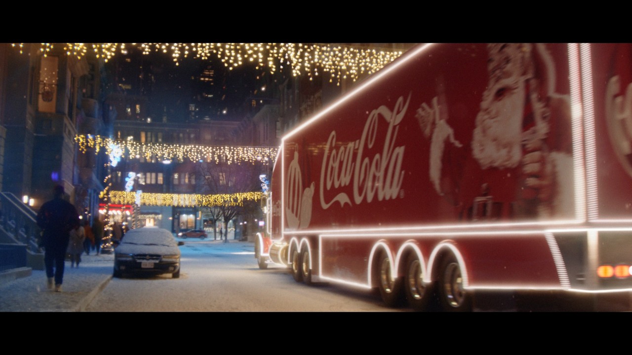Commercial_Coca-Cola_Christmas_Truck